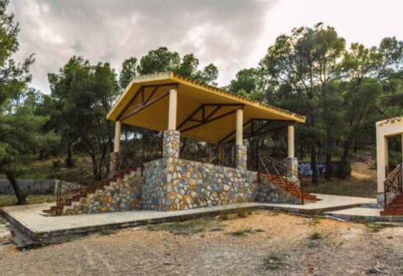 The Cerro de la Fuente picnic and barbecue area just outside Yecla