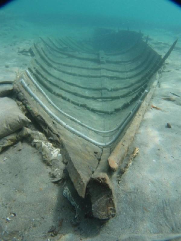 The raising of the Phoenician ship in the Bay of Mazarrón well under way