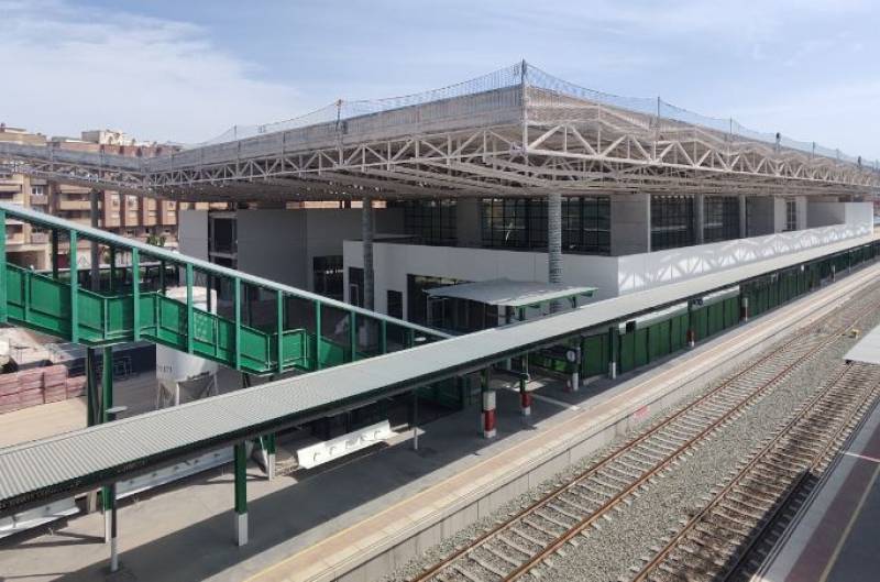 19 AVE trains, including Valencia and Murcia, suspended due to derailment in Madrid tunnel