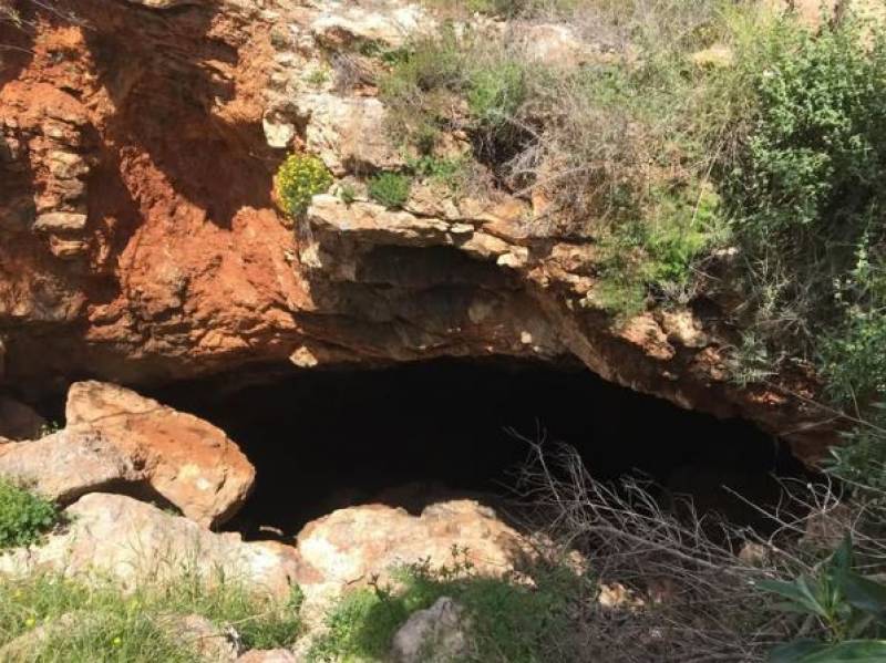 Diver dies in the Cueva del Agua in Isla Plana