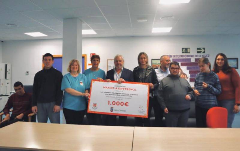 Making a Difference donates €1,000 to Mazarrón day centre for the disabled