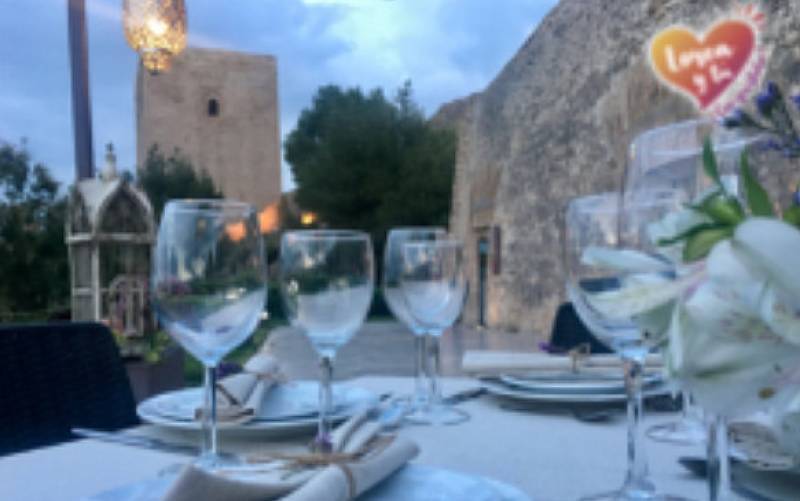 July and August 2025 Enjoy a romantic dinner with live music in the courtyard of Lorca castle