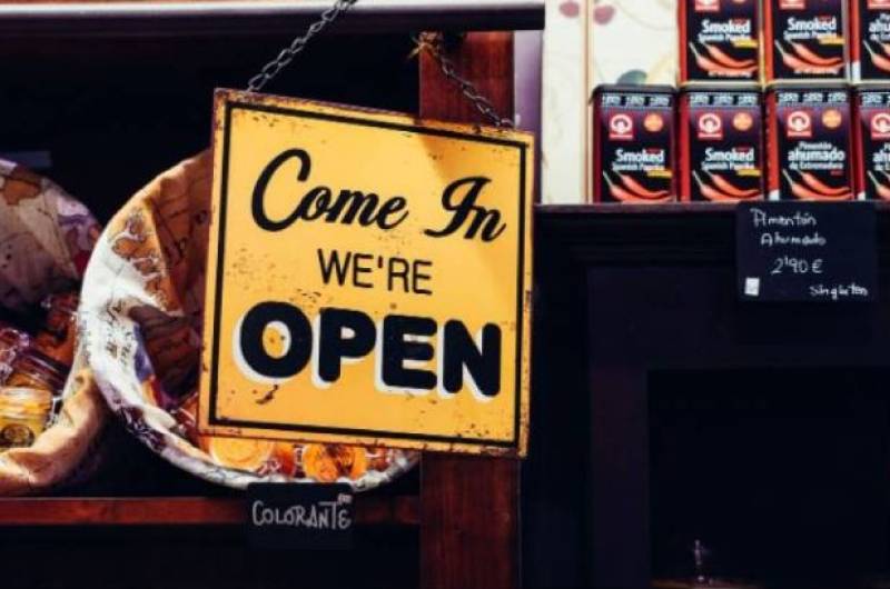 Which shops and supermarkets are open in the Region of Murcia this August 15 bank holiday?