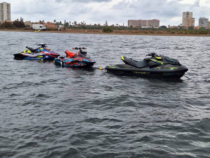 Jet ski gathering and illegal camp broken up at Mar Menor beach