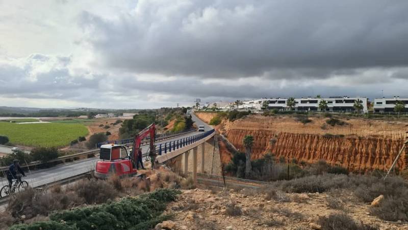 Orihuela Costa motorway pedestrian overpass delayed again