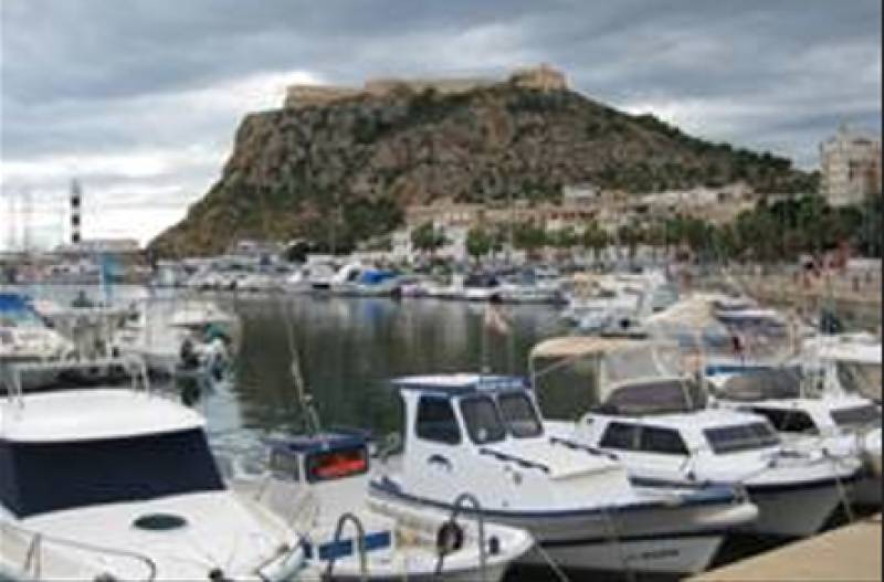 Body of foreign resident found floating in Águilas port