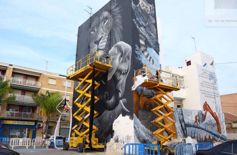 February 21 Free guided safari tour of Los Alcazares urban art at night