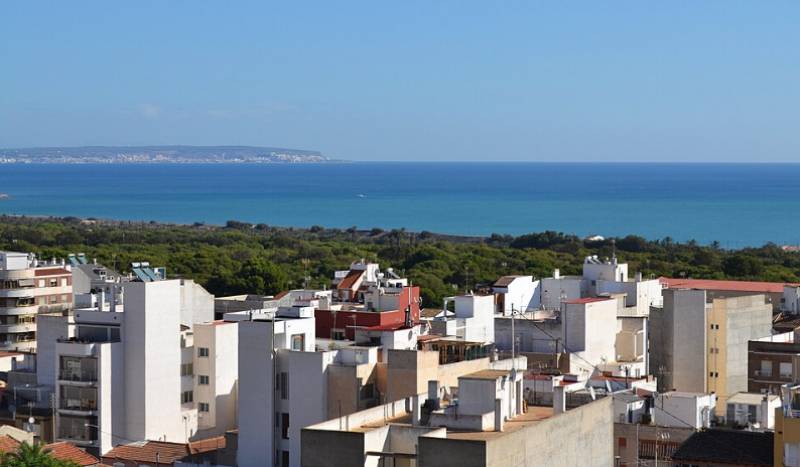 Life on the Costa Blanca gets top marks in Spain happiness study 2026