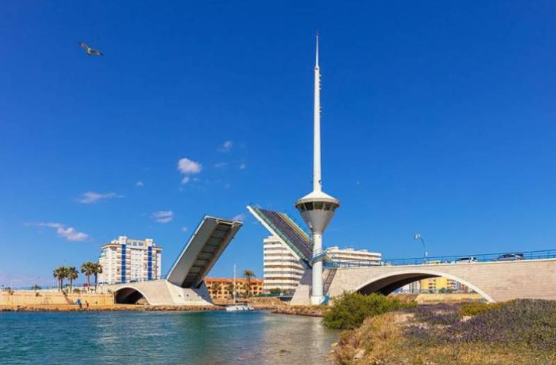 La Manga's troublesome drawbridge puts tunnel plan back in the spotlight